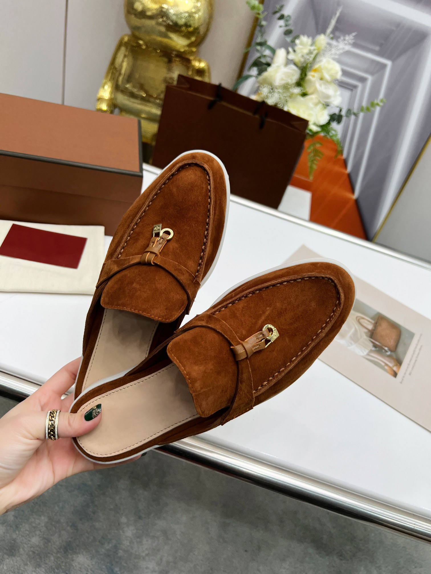dress shoes 2023 european men designer slipper mens suede bag cashmere mueller women walking slippers lazy booties luxury loro pianas casual mans sports snakers, Slippers04
dress shoes 2023 european men designer slipper mens suede bag cashmere mueller women walking slippers lazy booties luxury loro pianas casual mans sports snakers, Slippers04
