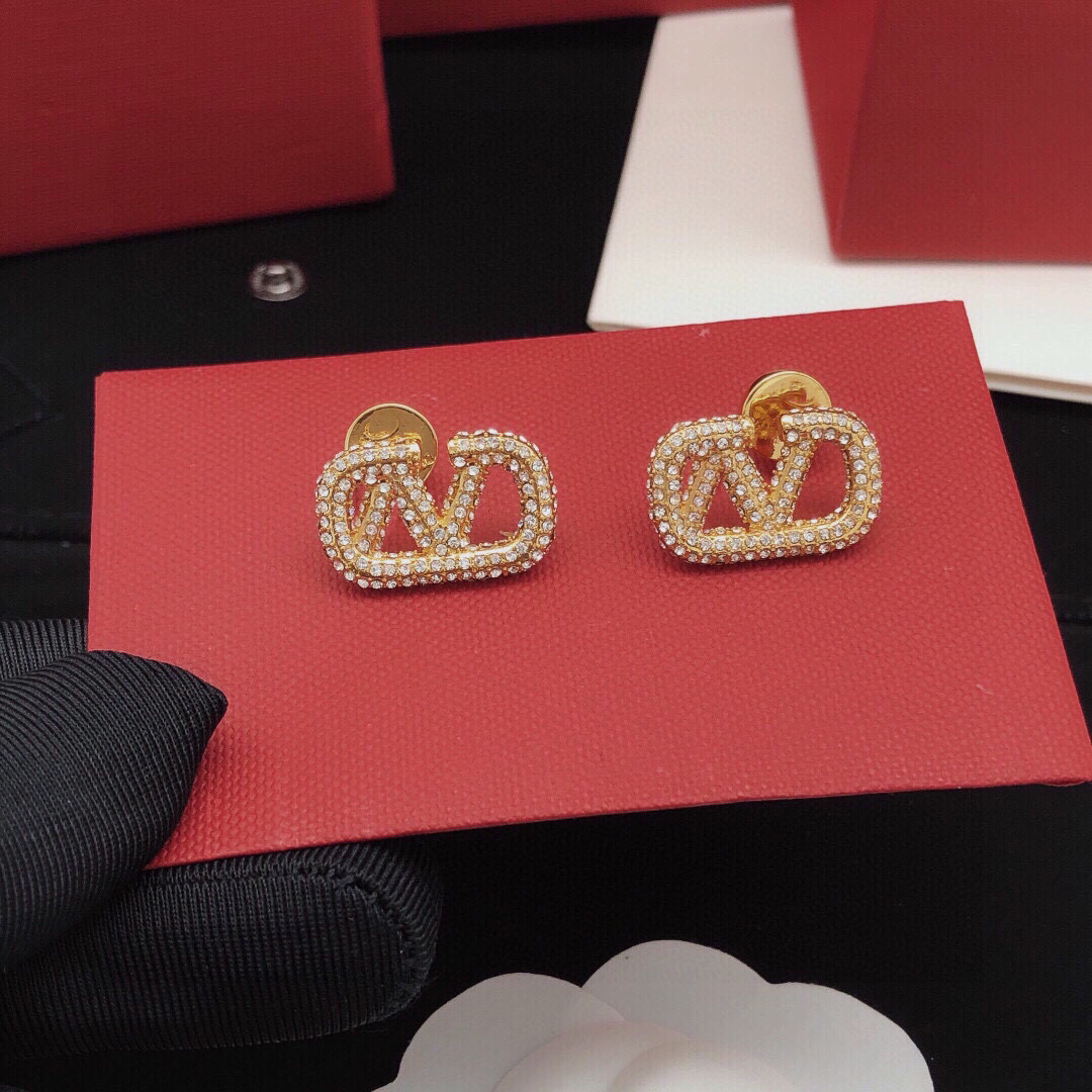 Woman Charm Earrings V Earing Designer Stud Pearl Orecchini Fashion Luxury Gold Silver Vlogo ewelry Hoop Women Ohrringe 45354
Woman Charm Earrings V Earing Designer Stud Pearl Orecchini Fashion Luxury Gold Silver Vlogo ewelry Hoop Women Ohrringe 45354