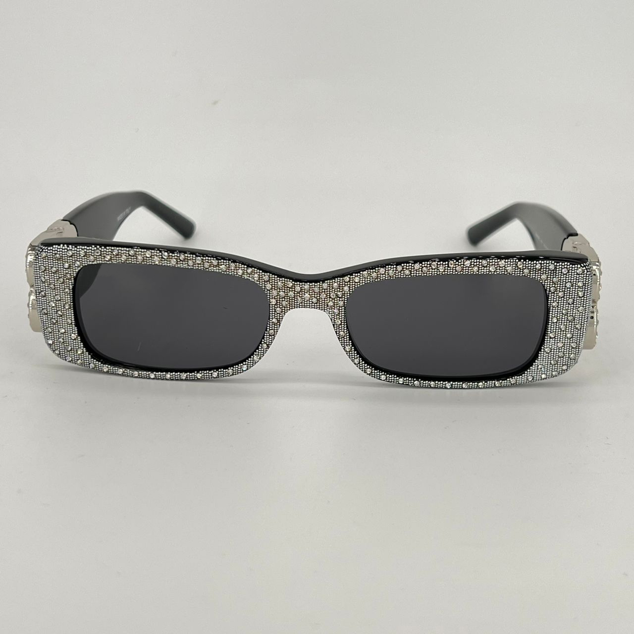Sunglasses For Women Men Metal B Retro 0096 Designers Diamond Style Eyewear Anti-Ultraviolet Full Frame With Box 0096S
Sunglasses For Women Men Metal B Retro 0096 Designers Diamond Style Eyewear Anti-Ultraviolet Full Frame With Box 0096S