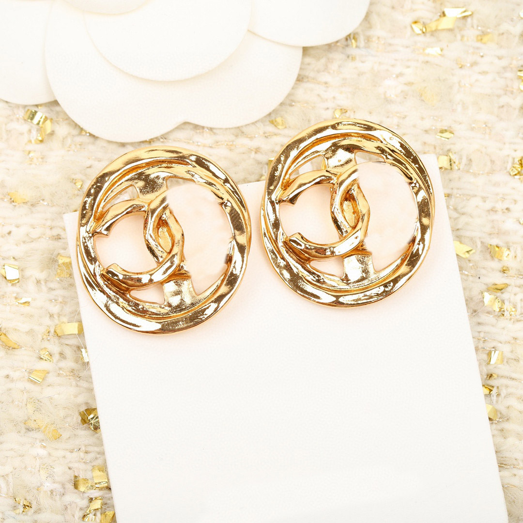2023 Luxury quality charm stud earring with oval shape in 18k gold plated have box stamp PS7735A
2023 Luxury quality charm stud earring with oval shape in 18k gold plated have box stamp PS7735A