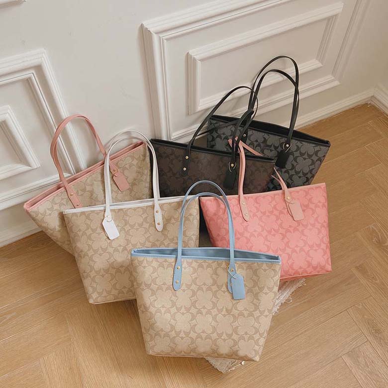 Designer Bag Luxury Shading Cloud Handbag Warm Sweet Enthusiastic 2023 Latest Fashion Womens Throw Pillow Bag Sheepskin Throw Pillow Tiger Cloud Bag, #34
Designer Bag Luxury Shading Cloud Handbag Warm Sweet Enthusiastic 2023 Latest Fashion Womens Throw Pillow Bag Sheepskin Throw Pillow Tiger Cloud Bag, #34