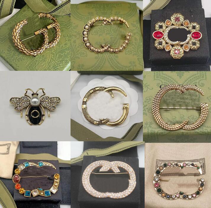 23ss 20style Brand Designer G Letter Brooch High-Quality Letters Pin Women Crystal Rhinestone Pearl Pins Lady Wedding Party Metal Jewerlry New Style
23ss 20style Brand Designer G Letter Brooch High-Quality Letters Pin Women Crystal Rhinestone Pearl Pins Lady Wedding Party Metal Jewerlry New Style