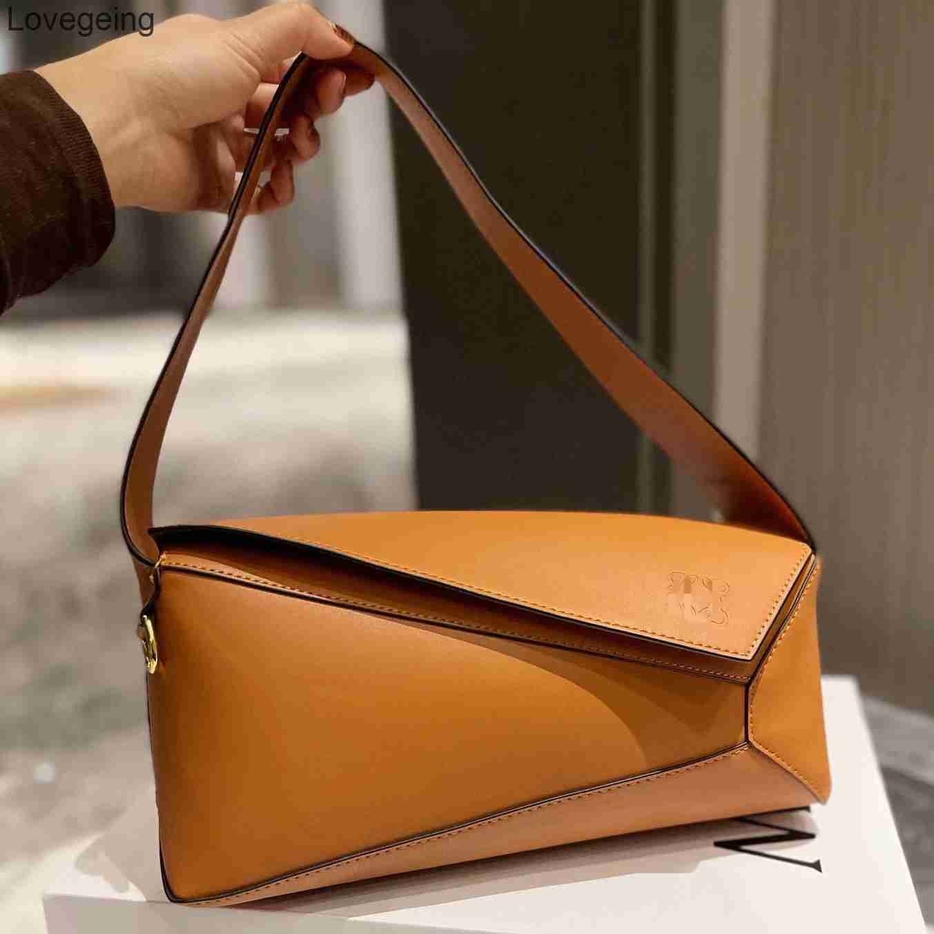 Handheld Designer Bag 2023 Shoulder Loews Bags Hobo Pillow Puzzles Pillow Fashion One Soft Leather Underarm Spliced 3vxm, Pink11
Handheld Designer Bag 2023 Shoulder Loews Bags Hobo Pillow Puzzles Pillow Fashion One Soft Leather Underarm Spliced 3vxm, Pink11