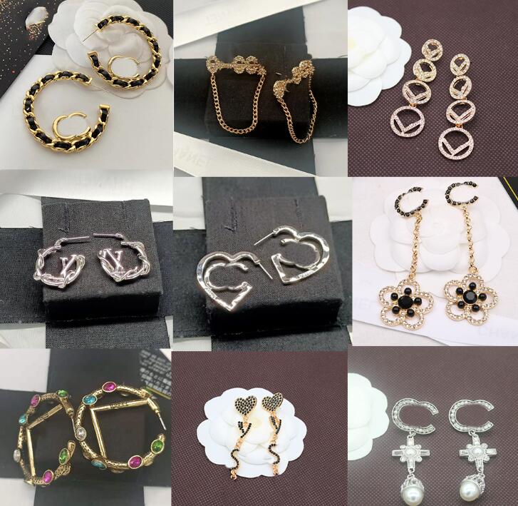 23ss 20style 18K Gold Plated Letters Stud Tassel Long Earring Dangle Round Heart Luxury Designer Women Crystal Rhinestone Pearl Wedding Party Jewelry Gift
23ss 20style 18K Gold Plated Letters Stud Tassel Long Earring Dangle Round Heart Luxury Designer Women Crystal Rhinestone Pearl Wedding Party Jewelry Gift