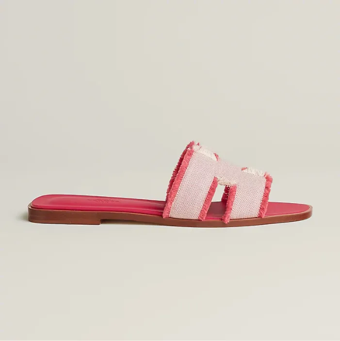 Women Flat Mule silver Slippers Designer Leather Sandals Patent Sequined Cloth Canvas Beach Sandals Rubber Soles Summer outdoor sandal
Women Flat Mule silver Slippers Designer Leather Sandals Patent Sequined Cloth Canvas Beach Sandals Rubber Soles Summer outdoor sandal