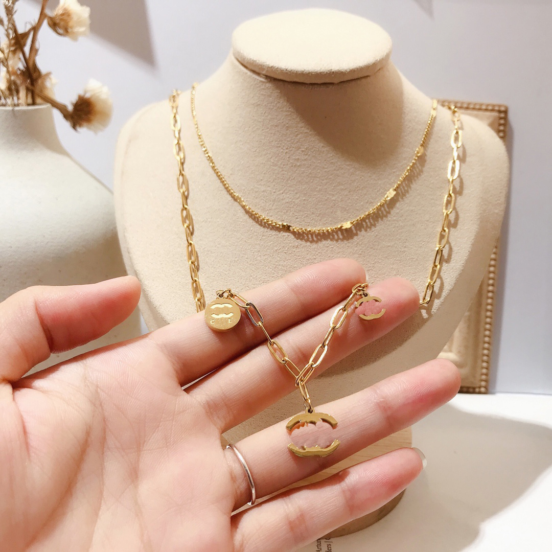 Womens Memory Necklace Designer Pendant Necklace 18 Gold Gift Dainty Jewelry Necklace Celtic Stainless Steel Long Chain Wedding Birthday Rope Chain With Box
Womens Memory Necklace Designer Pendant Necklace 18 Gold Gift Dainty Jewelry Necklace Celtic Stainless Steel Long Chain Wedding Birthday Rope Chain With Box