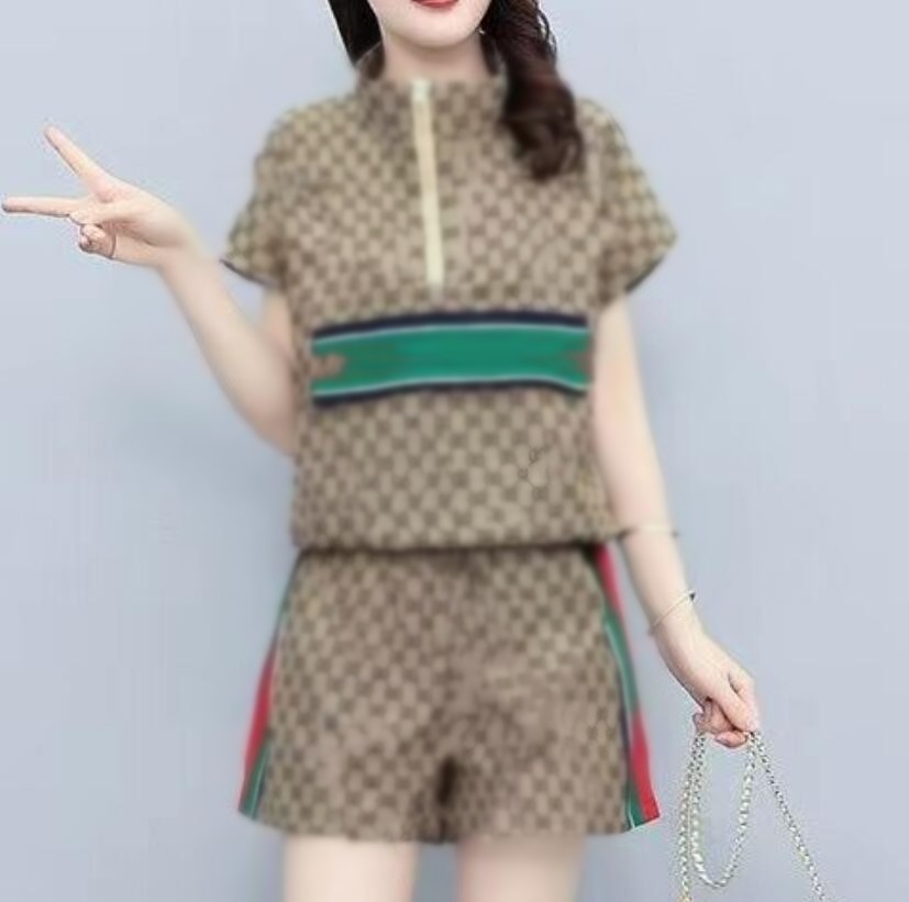 Designer Summer Women Tracksuits Two Piece Short Set Letter Print Short Sleeve T Shirt Top And Shorts Outfits Sportswear, 03
Designer Summer Women Tracksuits Two Piece Short Set Letter Print Short Sleeve T Shirt Top And Shorts Outfits Sportswear, 03