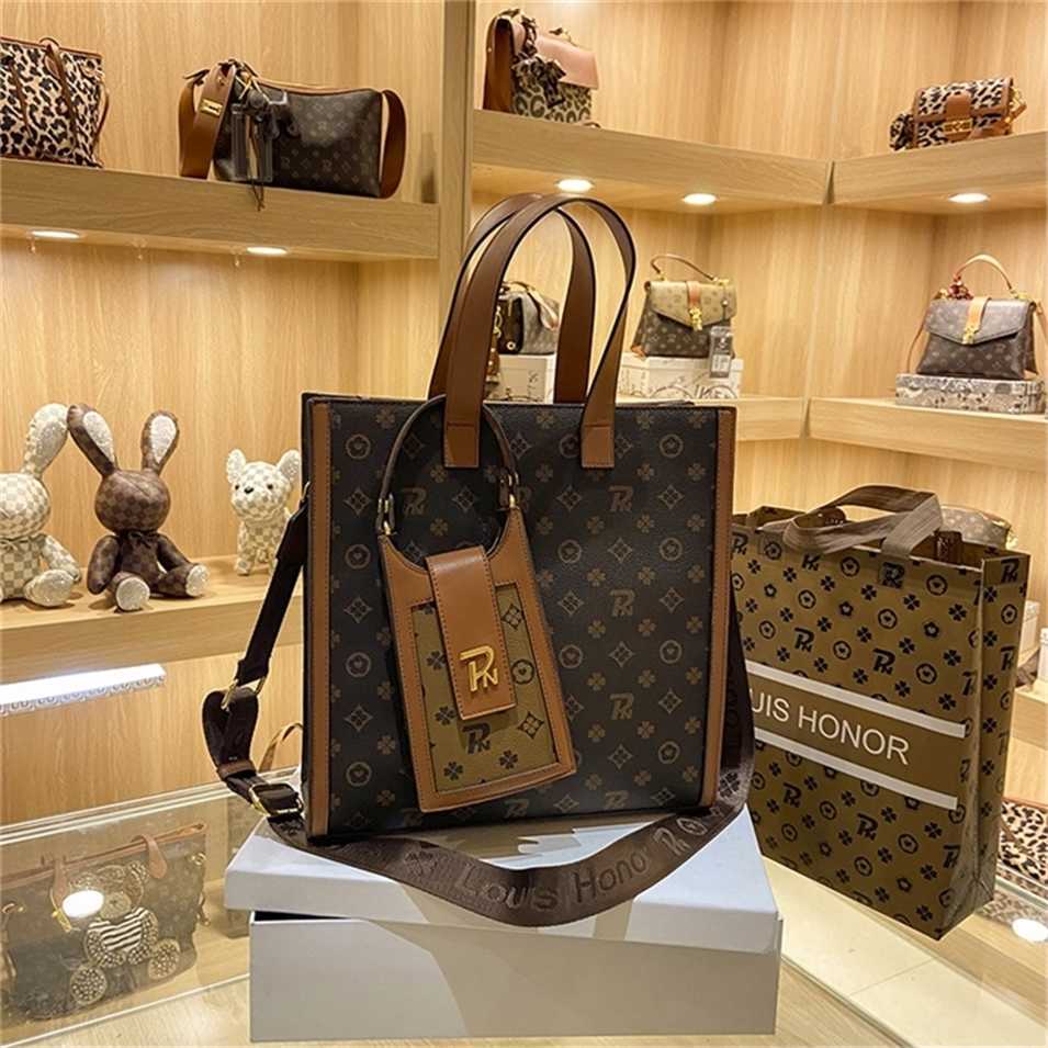 2023 Designer bag Handbag glory Tote Hand heavy industry large capacity messenger with change, Coffee
2023 Designer bag Handbag glory Tote Hand heavy industry large capacity messenger with change, Coffee