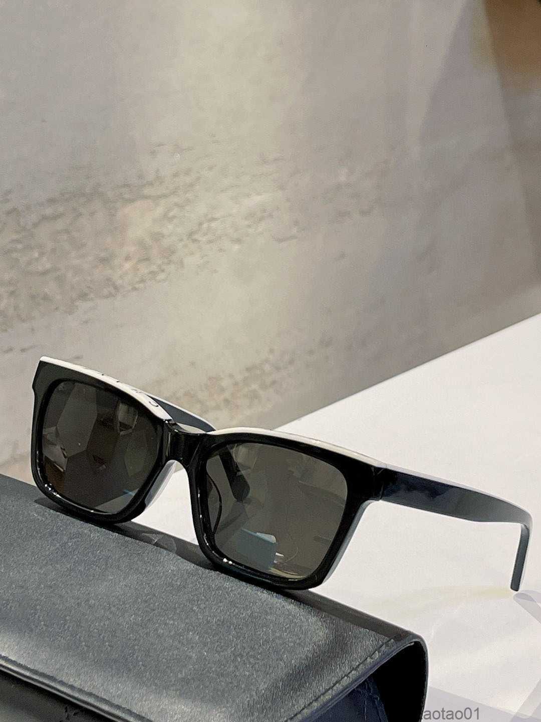 Top Ch Original High Quality 5417 Designer Sunglasses Men Famous Fashionable Classic Retro Luxury Brand Eyeglass Fashion Design Womenbx1y
Top Ch Original High Quality 5417 Designer Sunglasses Men Famous Fashionable Classic Retro Luxury Brand Eyeglass Fashion Design Womenbx1y