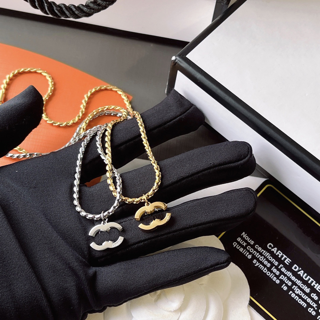 Womens Gold Plated Necklace Love Jewelry Long Chain Fine Jewelry Square Pendant Necklace Brand Love Gift Chain Springtime Family Gift Jewelry With Box
Womens Gold Plated Necklace Love Jewelry Long Chain Fine Jewelry Square Pendant Necklace Brand Love Gift Chain Springtime Family Gift Jewelry With Box