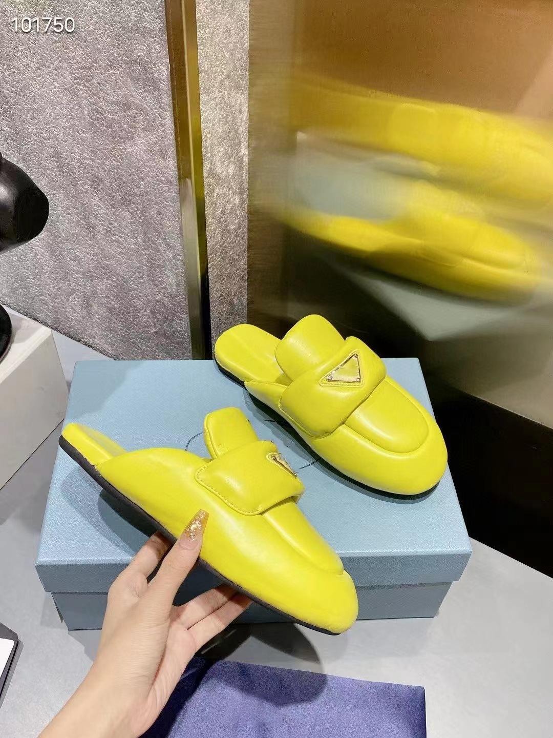 European Classic Luxury Style Women's Slippers, Sandals ,Beach sandals Leather, Flat-soled Slippers, Rubber Bottom, More Colos Lefu slippers, Black
European Classic Luxury Style Women's Slippers, Sandals ,Beach sandals Leather, Flat-soled Slippers, Rubber Bottom, More Colos Lefu slippers, Black