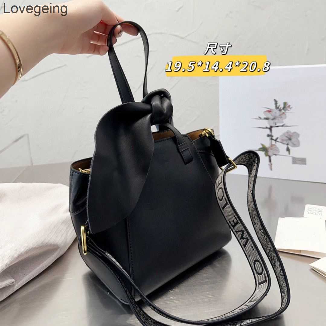 Bag 2023 Loews Bags Hammock Rabbit Handbag Embroidered Shoulder Strap Unisex Large Capacity Commuter Tote Designer C2bq, Black
Bag 2023 Loews Bags Hammock Rabbit Handbag Embroidered Shoulder Strap Unisex Large Capacity Commuter Tote Designer C2bq, Black