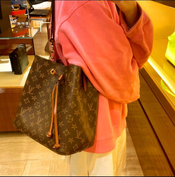 2023 New tote bag NEONO Suction bucket bag for women classic shoulder bag clutch handbag luxury brand designer bag leather crossbody bags M44887, Black
2023 New tote bag NEONO Suction bucket bag for women classic shoulder bag clutch handbag luxury brand designer bag leather crossbody bags M44887, Black