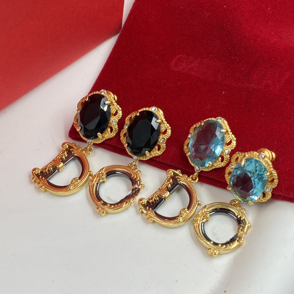 New Vintage Classic Letter Ear studs European American Style Fashion Black Blue Diamond Crystal Rhinestone accessories earings Gold For women day Gift
New Vintage Classic Letter Ear studs European American Style Fashion Black Blue Diamond Crystal Rhinestone accessories earings Gold For women day Gift