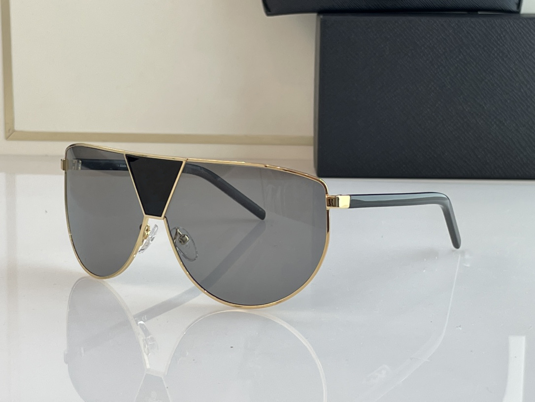 Sunglasses For Men and Women Summer 68 Designers Style Anti-Ultraviolet Retro Eyewear Full Frame With Box
Sunglasses For Men and Women Summer 68 Designers Style Anti-Ultraviolet Retro Eyewear Full Frame With Box