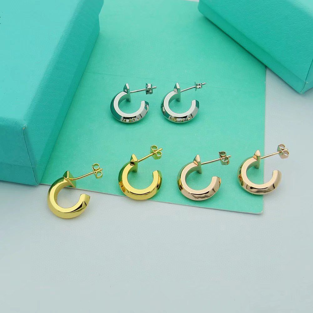 Luxury C shape Earring circle half Smooth surface earrings designer fashion stainless steel jewelry couple Valentines gift with box
Luxury C shape Earring circle half Smooth surface earrings designer fashion stainless steel jewelry couple Valentines gift with box