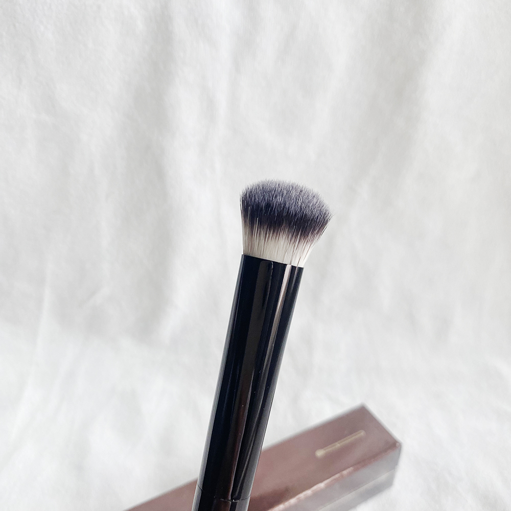 hourglass VANISH Concealer Makeup Brush SEAMLESS FINISH Metal Handle Soft Bristles Angled Large Conceal Shadow Blending Contouring Cosmetics Beauty To
