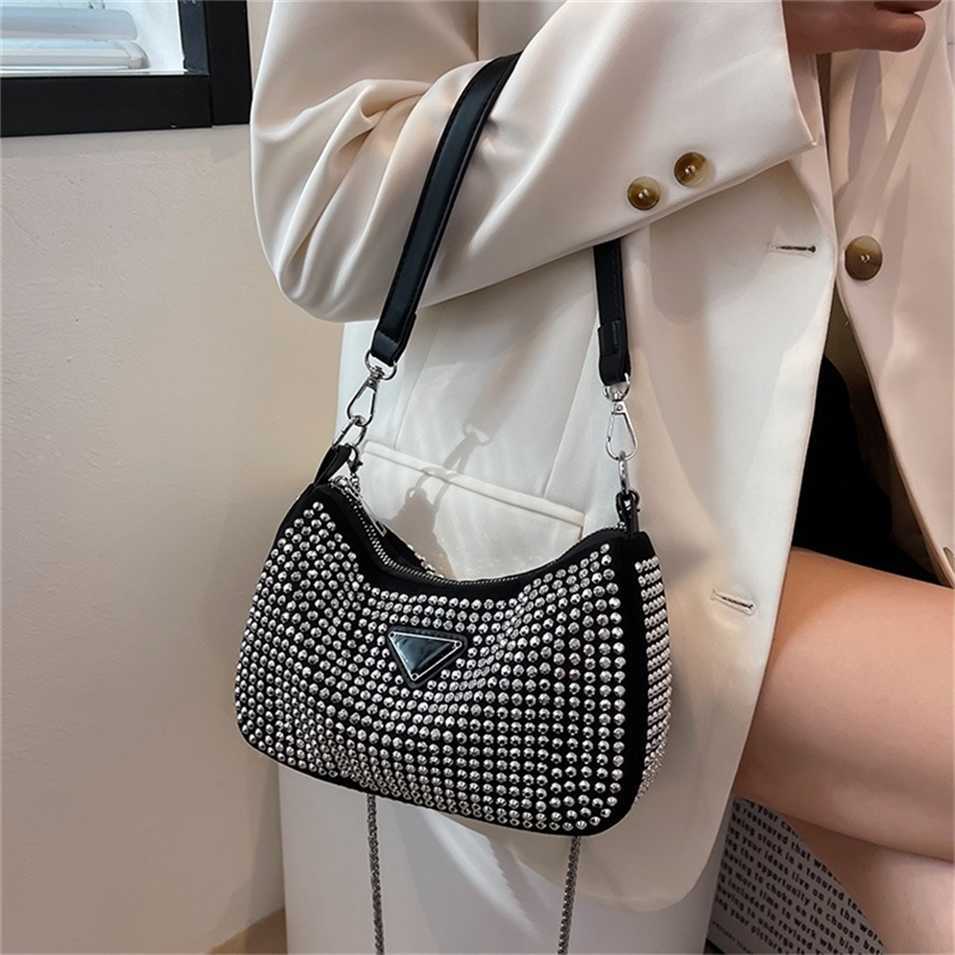 2023 Designer bag Handbag trendy bags female style hot drill underarm French stick portable messenger, Silver diamond
2023 Designer bag Handbag trendy bags female style hot drill underarm French stick portable messenger, Silver diamond