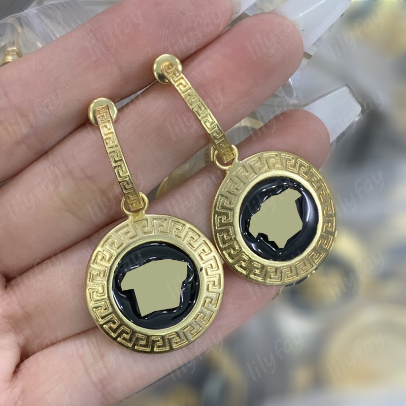 Womens Luxury Love Earring Fashion Gold Medusa Studs Green Gems Loop Stud Diamonds Designer Jewelry Ladies Wedding Earrings 925 Silver New
Womens Luxury Love Earring Fashion Gold Medusa Studs Green Gems Loop Stud Diamonds Designer Jewelry Ladies Wedding Earrings 925 Silver New