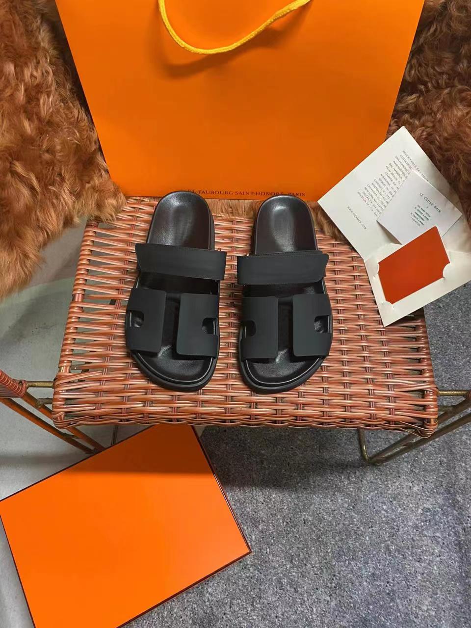 2023 Designer Classic Men's Sandals Slippers Fashion Trend Rubber Sole Wide Sliding Hook and Fastener Leather Luxury Fashion, Customize
2023 Designer Classic Men's Sandals Slippers Fashion Trend Rubber Sole Wide Sliding Hook and Fastener Leather Luxury Fashion, Customize