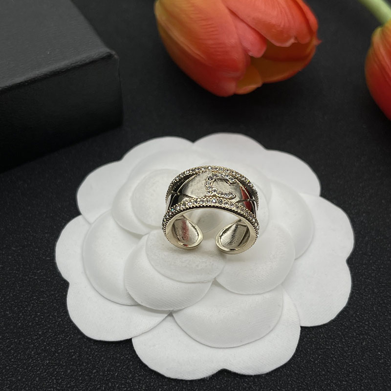 Luxury Designer Womens Open Rings Couple Ring Vintage Gold Bagues Fashion Round Diamond Bague For Woman Jewelry Accessories Heart Rings
Luxury Designer Womens Open Rings Couple Ring Vintage Gold Bagues Fashion Round Diamond Bague For Woman Jewelry Accessories Heart Rings