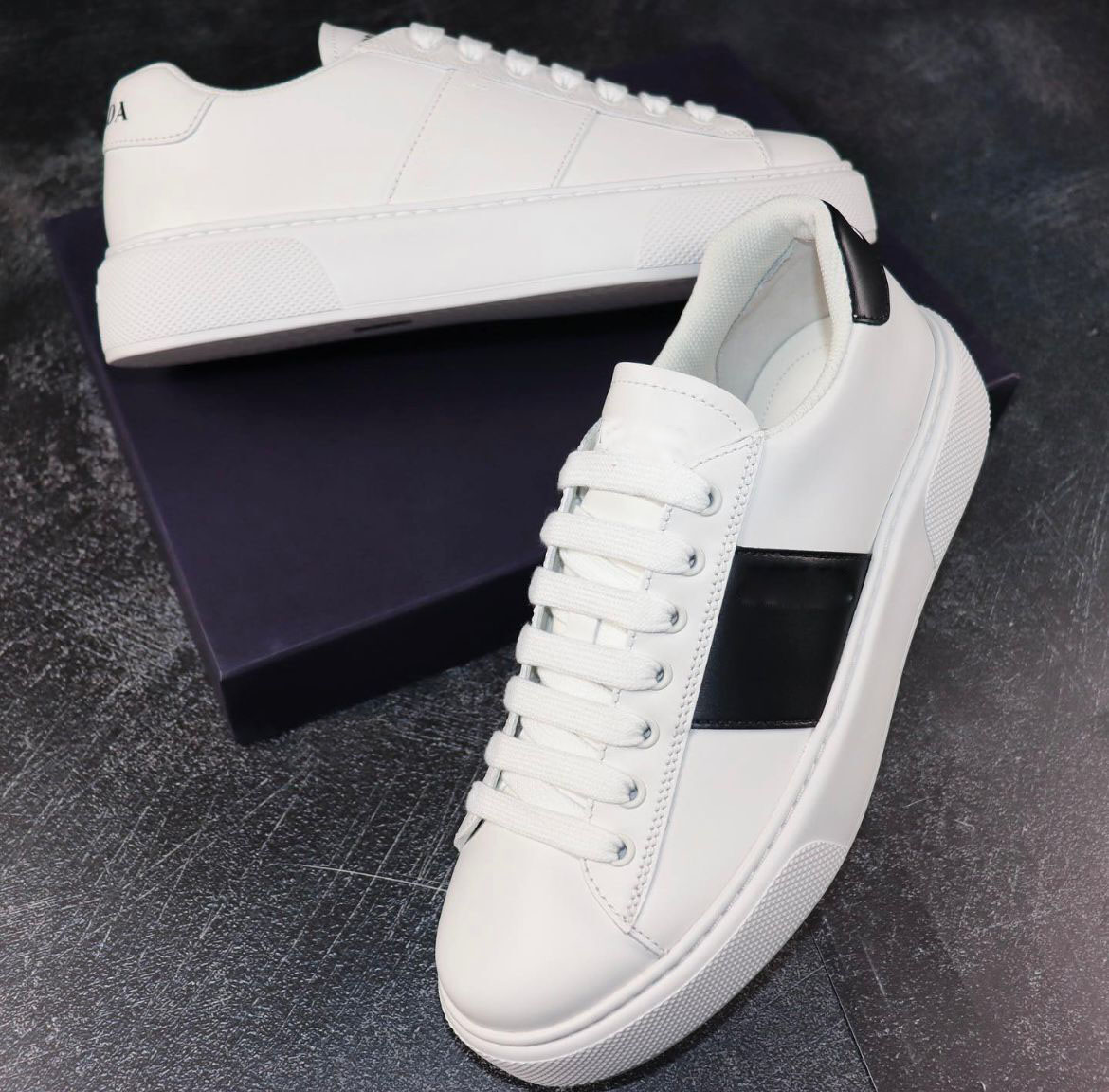 Designer Men Sneakers Striped Shoes Macro Re-Nylon & Brushed Leather Comfort Brand Man Skateboard Walking Outdoor Casual Flats With Box
Designer Men Sneakers Striped Shoes Macro Re-Nylon & Brushed Leather Comfort Brand Man Skateboard Walking Outdoor Casual Flats With Box