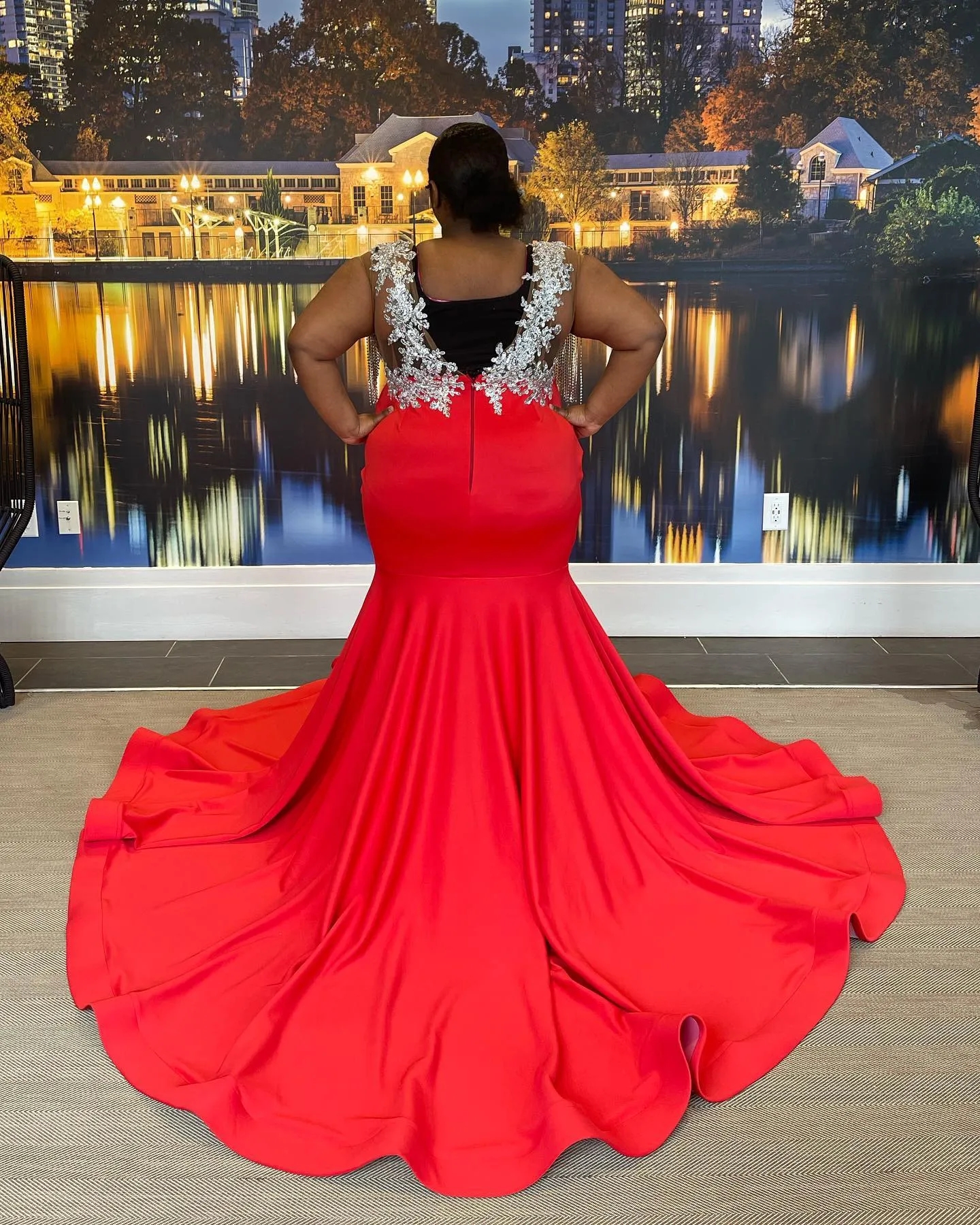 Fabulous Plus Size Lace Prom Dresses 2023 Sheer V Necke Evening Gowns Mermaid Beaded Appliqued Satin Tassels Special Ocn Dress