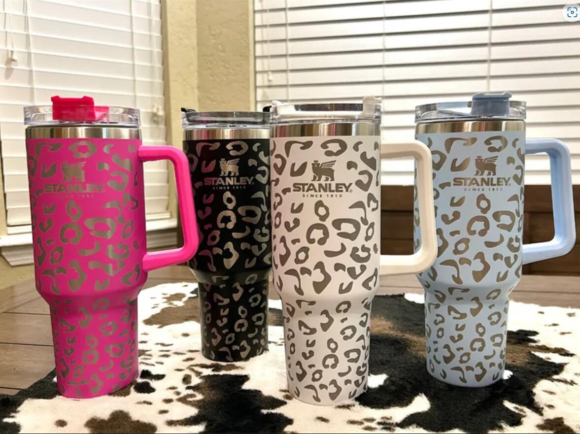 1Pc With LOGO STOCK stanIey quencher 40oz tumblers Leopard Print stainless steel handle lid straw big capacity beer mug water bottle cup GG0322469, Multi-color
1Pc With LOGO STOCK stanIey quencher 40oz tumblers Leopard Print stainless steel handle lid straw big capacity beer mug water bottle cup GG0322469, Multi-color