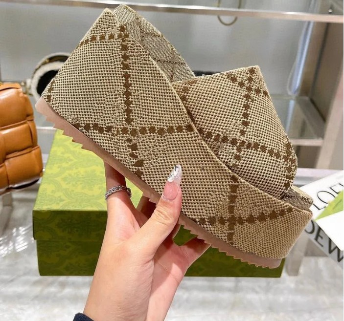 2023 Fashion slide sandals slippers for men women WITH ORIGINAL BOX Hot Designer unisex beach flip flops slipper TOP QUALITY ERU 35-42 mkjkmjkm000001
2023 Fashion slide sandals slippers for men women WITH ORIGINAL BOX Hot Designer unisex beach flip flops slipper TOP QUALITY ERU 35-42 mkjkmjkm000001