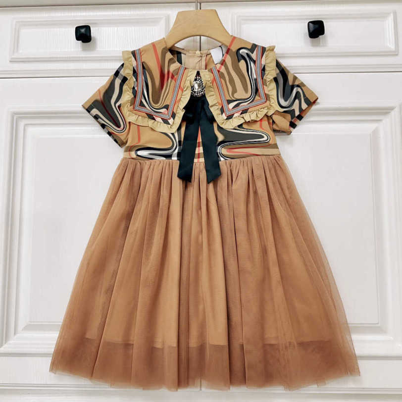 23ss kids designer clothes girls dress brand classic lattice Net yarn splicing lapel Preppy style Short sleeve long skirt big girls High quality kids clothes a1
23ss kids designer clothes girls dress brand classic lattice Net yarn splicing lapel Preppy style Short sleeve long skirt big girls High quality kids clothes a1