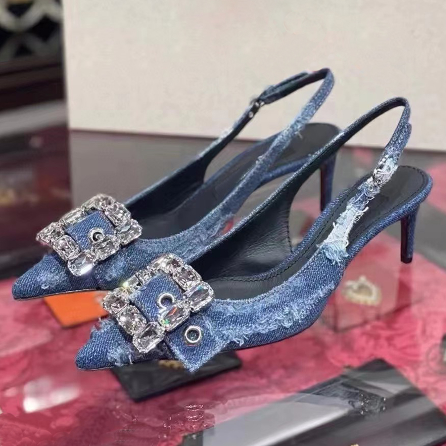 Crystal-Embellished Denim sandal Large Button Cleo Rhinestone Decorative 6cm Kitten Heel Dress Shoes Luxury Designer Buckle Women Back Strap Evening shoes with box, Blue/back
Crystal-Embellished Denim sandal Large Button Cleo Rhinestone Decorative 6cm Kitten Heel Dress Shoes Luxury Designer Buckle Women Back Strap Evening shoes with box, Blue/back
