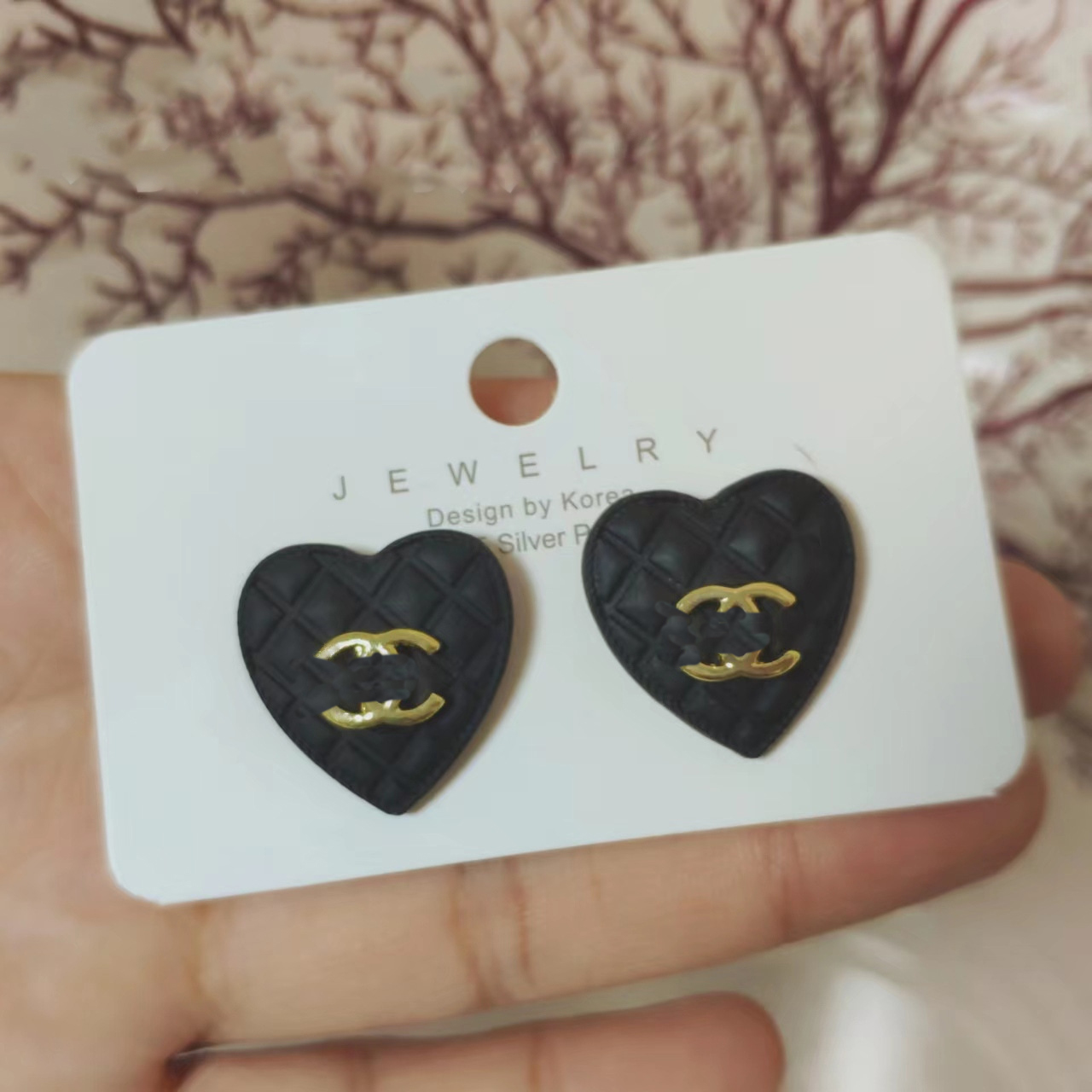 Sweet Style Fashion Beautiful Letter Stud Earrings Designer Letter Heart Earring For Women High Quality Jewelry Accessory Gifts
Sweet Style Fashion Beautiful Letter Stud Earrings Designer Letter Heart Earring For Women High Quality Jewelry Accessory Gifts