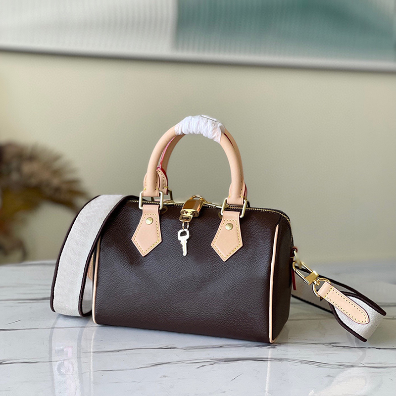 Counter Quality Designer Lock Packet Luxurys Crossbody Bag Genuine Leather Handbags 20.5CM High Imitation Shoulder Bag With Box ZL042