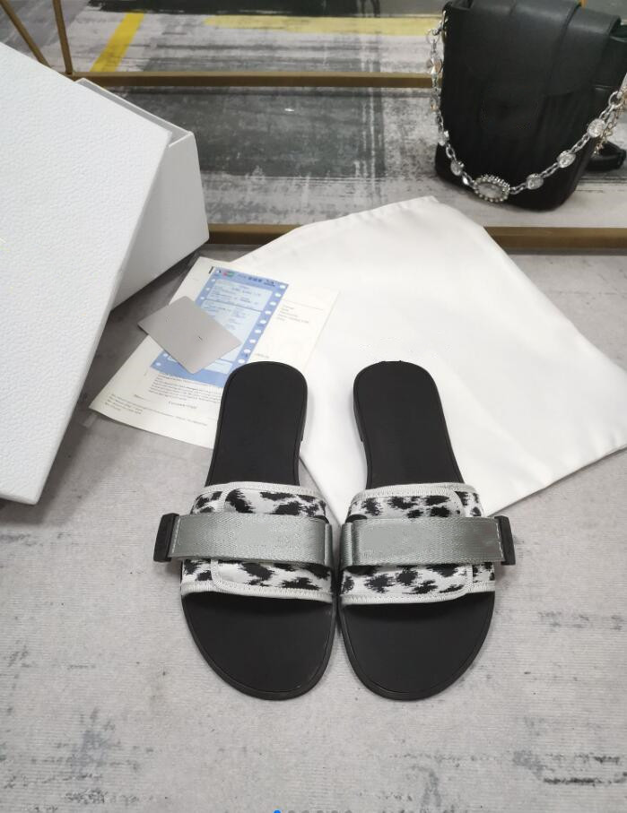2023 Summer luxury Sandals Designer women Flip flops Slipper Fashion Genuine Leather slides Metal Chain Ladies Casual shoes, Forest green
2023 Summer luxury Sandals Designer women Flip flops Slipper Fashion Genuine Leather slides Metal Chain Ladies Casual shoes, Forest green