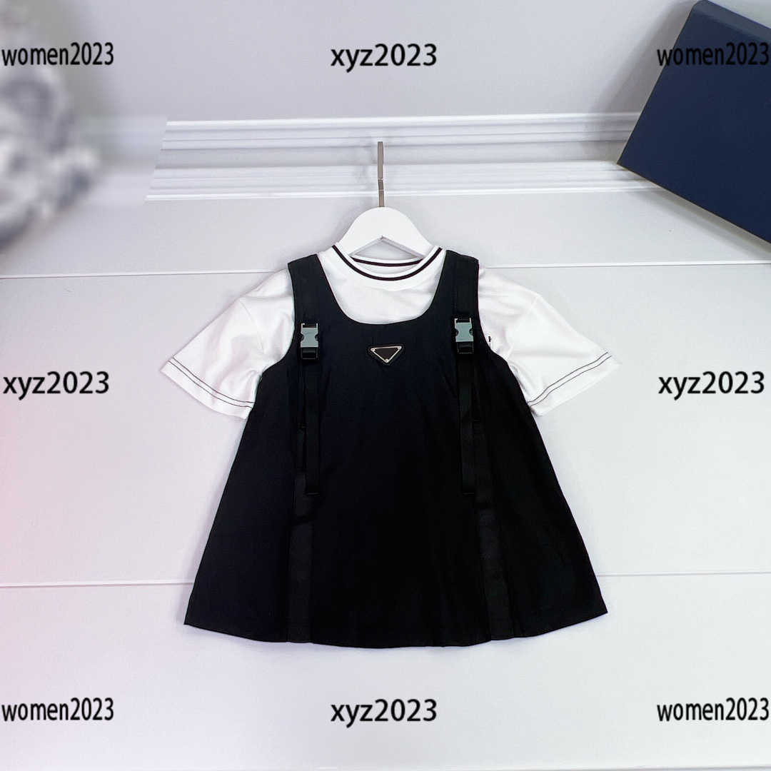 luxury KIds Clothes Baby designer Strap Dress vogue Child Sets 2pcs Petal T-shirt and khaki skirt Tracksuit Size -150 CM, Brown
luxury KIds Clothes Baby designer Strap Dress vogue Child Sets 2pcs Petal T-shirt and khaki skirt Tracksuit Size -150 CM, Brown