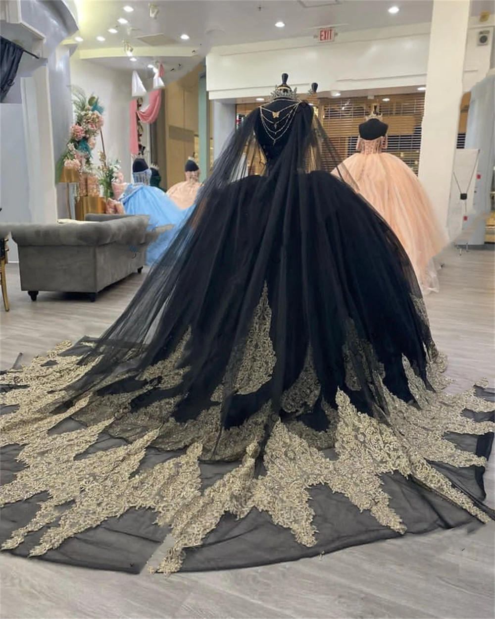 Gold Appliques Black Tulle Quinceanera Dresses With Cape Spaghetti Ball Gown Sweet Sixteen Prom Party Gowns Vestidos De 15 322