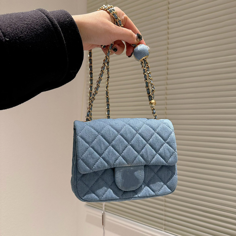 17cm/20cm Womens Denim Pearl Crush Ball Quilted Bags Classic Mini Square Purse Gold Metal Hardware Matelasse Chain Crossbody Shoulder Designer Blue Handbags, Box
17cm/20cm Womens Denim Pearl Crush Ball Quilted Bags Classic Mini Square Purse Gold Metal Hardware Matelasse Chain Crossbody Shoulder Designer Blue Handbags, Box