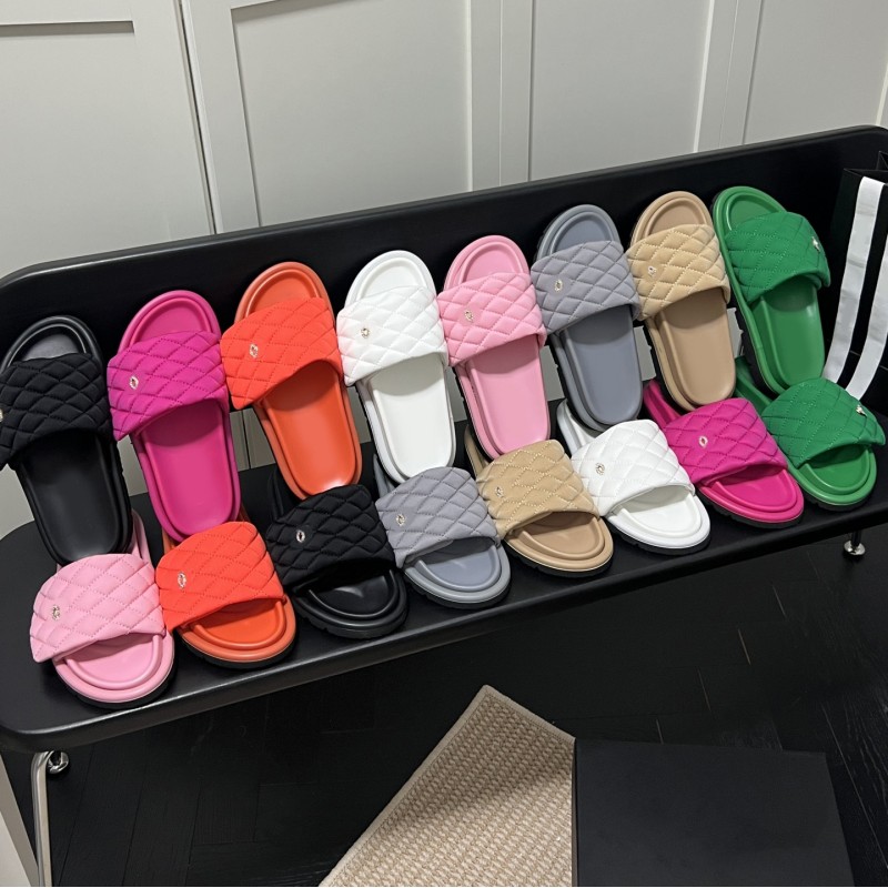 Embossed Quilted Pool Pillow Flat Slippers men women Sandals Thick Bottom Mules Slides Flats beach slide luxury 2023 summer shoes Flip Flops sliders sneaker sports, Canl3284
Embossed Quilted Pool Pillow Flat Slippers men women Sandals Thick Bottom Mules Slides Flats beach slide luxury 2023 summer shoes Flip Flops sliders sneaker sports, Canl3284