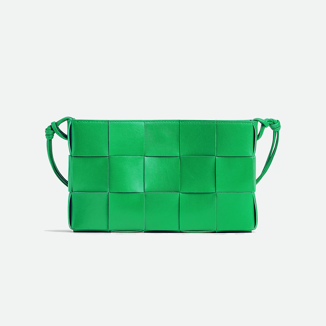 Cassette Pouch On Strap Bag Fashion Designer Woman Bag Women Shoulder bag Handbag Purse Original Box Genuine Leather cross body chain high grade quality 23cm, Color 1
Cassette Pouch On Strap Bag Fashion Designer Woman Bag Women Shoulder bag Handbag Purse Original Box Genuine Leather cross body chain high grade quality 23cm, Color 1