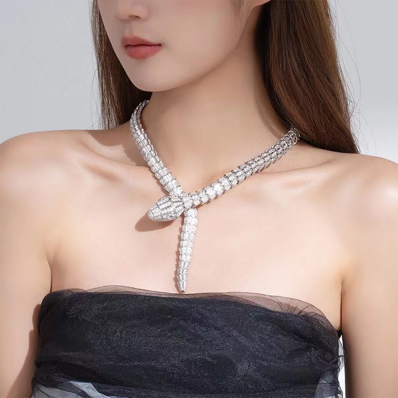 Chokers Original European and American Version Large Snake Necklace with Micro Inlaid Gemstones 230419