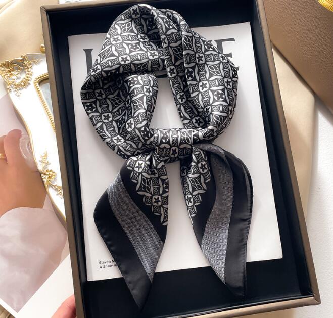 23ss 23style Fashion Women Silk Scarf Headband for Summer Fashion Long Scarves Grid Stripe Letter Print Shawl Ribbon Head Wrap 70-70cm
23ss 23style Fashion Women Silk Scarf Headband for Summer Fashion Long Scarves Grid Stripe Letter Print Shawl Ribbon Head Wrap 70-70cm