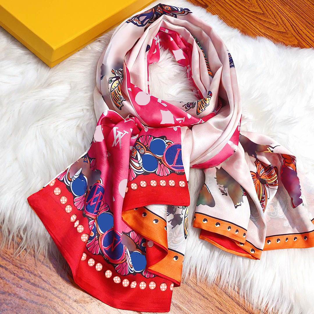 Luxurys Designer Letters Scarf Printed Butterfly Pattern Silk Scarves Lightweight shawl Double Layer Satin Chiffon Texture Sun Protection Large Square Towel good
Luxurys Designer Letters Scarf Printed Butterfly Pattern Silk Scarves Lightweight shawl Double Layer Satin Chiffon Texture Sun Protection Large Square Towel good
