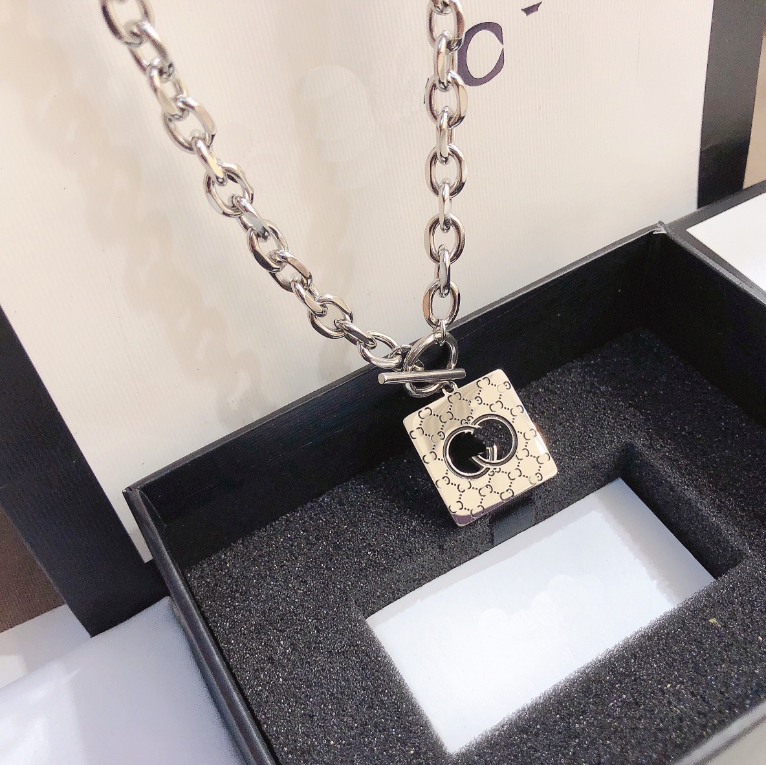 Womens Gift Square Pendant Necklace Sliver Plated Black Necklace Women Love Jewelry Long Chains Vintage Design Jewelry Letter Necklace Family Rope Chain With Box
Womens Gift Square Pendant Necklace Sliver Plated Black Necklace Women Love Jewelry Long Chains Vintage Design Jewelry Letter Necklace Family Rope Chain With Box