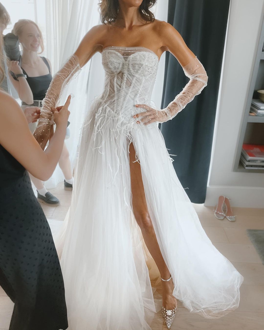 Sweetheart boho A-e Dresses for bride Bone Bodice Sequins Beads Feathers Tulle Wedding Dress vestidos de novia thigh slit backless bridal gowns