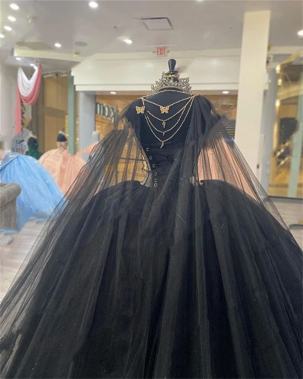 Gold Appliques Black Tulle Quinceanera Dresses With Cape Spaghetti Ball Gown Sweet Sixteen Prom Party Gowns Vestidos De 15 322