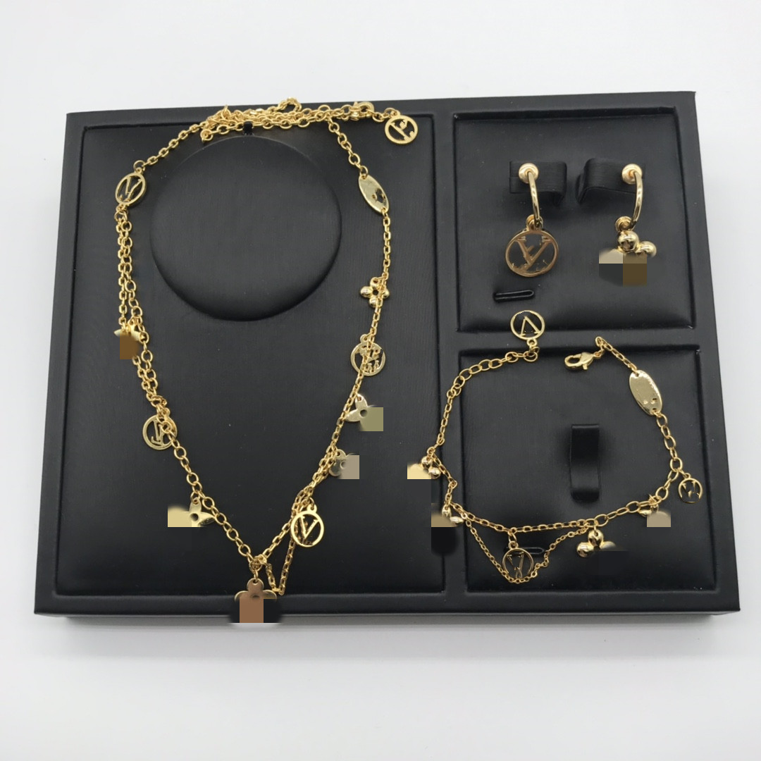 Wholesale Fashion women's necklaces Earrings designer jewelry 18K gold-plated stainless steel bracelet women's wedding gifts Clover 2021