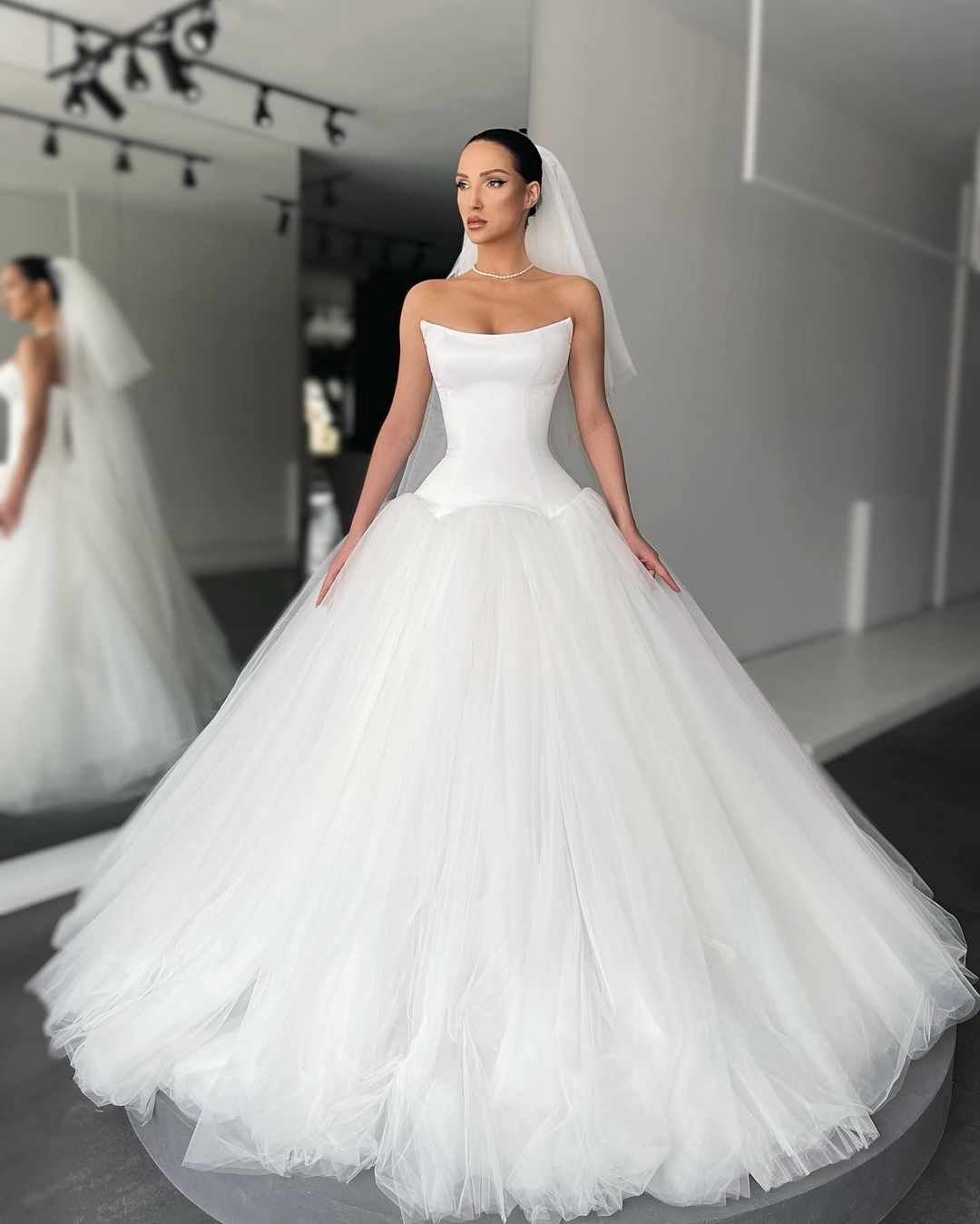 Strapless A e Dresses for bride Tulle Satin Wedding Dress vestidos de novia Backless Modern designer bridal gowns