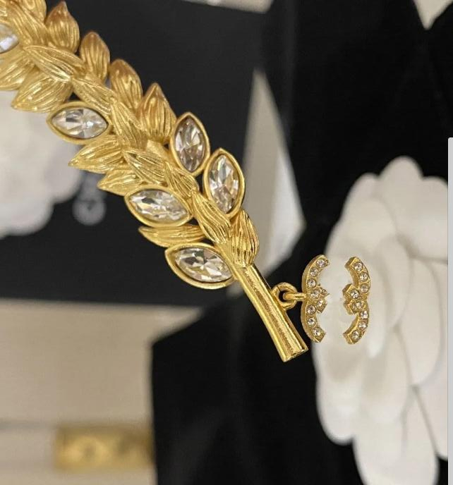 23ss Fashion Brand Letter Designer Brooches High-Quality Letters Lapel Pins Hollow Women Men Rhinestone Jewerlry Accessories Gift With Figure Stamp 
23ss Fashion Brand Letter Designer Brooches High-Quality Letters Lapel Pins Hollow Women Men Rhinestone Jewerlry Accessories Gift With Figure Stamp