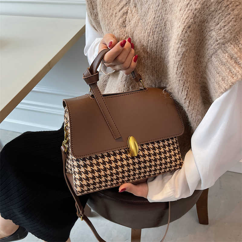 Shoulder Bags Houndstooth Small Pu Leather Crossbody with Short Handle for Women Hit Winter Simple Handbags and Purses 230322, Auburn
Shoulder Bags Houndstooth Small Pu Leather Crossbody with Short Handle for Women Hit Winter Simple Handbags and Purses 230322, Auburn