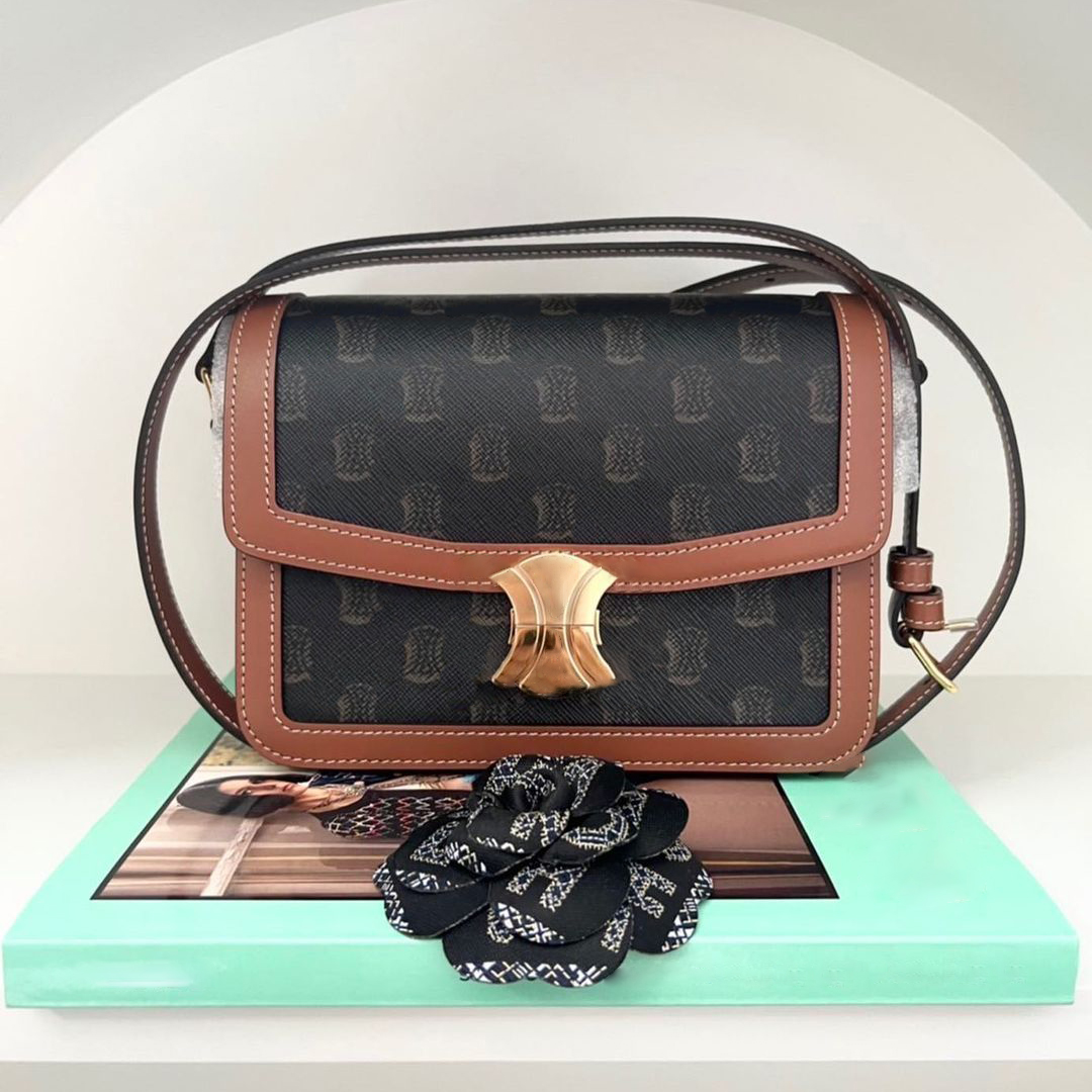 7A quality Designer celins clutch bags fashion purses teen triomphe 2 sizes Shoulder bag Women's Genuine leather cross body Messenger bag mens Luxury totes handbag, Pink
7A quality Designer celins clutch bags fashion purses teen triomphe 2 sizes Shoulder bag Women's Genuine leather cross body Messenger bag mens Luxury totes handbag, Pink
